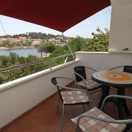 アパート By The Sea Verunic, Dugi Otok - 8105 ベリ・ラット